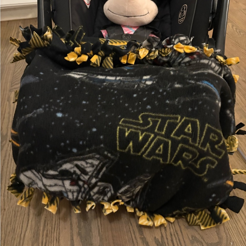 Star Wars Fleece Blanket - Black and Yellow